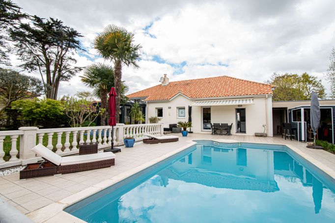 A vendre jolie MAISON CONTEMPORAINE 6 PIECES 135 M&sup2; BORD DE MER  LA BAULE