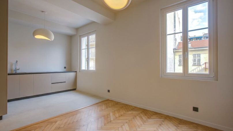 A louer APPARTEMENT DE PRESTIGE T2 48 M2 BORD DE MER NICE