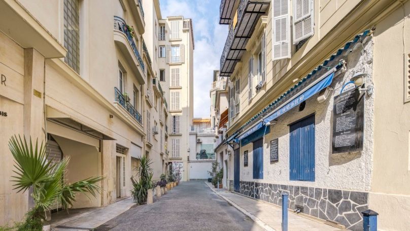A louer APPARTEMENT DE PRESTIGE T2 48 M2 BORD DE MER NICE