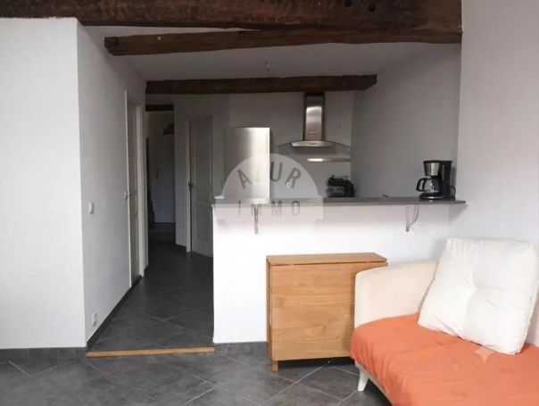 A louer APPARTEMENT T3 72 M2  CARCES