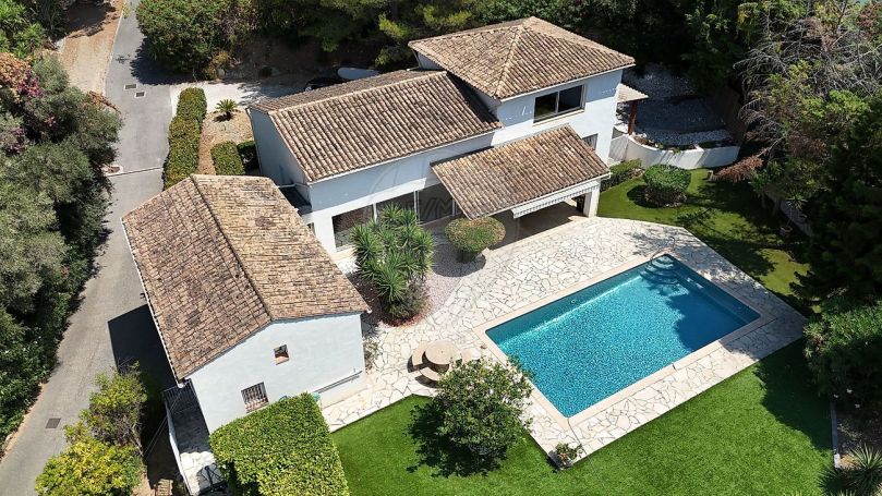 A louer LOFT  D'ARCHITECTE BORD DE MER ANTIBES