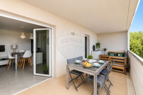 A louer APPARTEMENT T3 57 M2 TERRASSE BORD DE MER ANTIBES