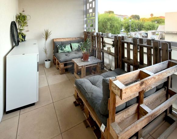 A louer APPARTEMENT T3 57 M2 TERRASSE BORD DE MER ANTIBES