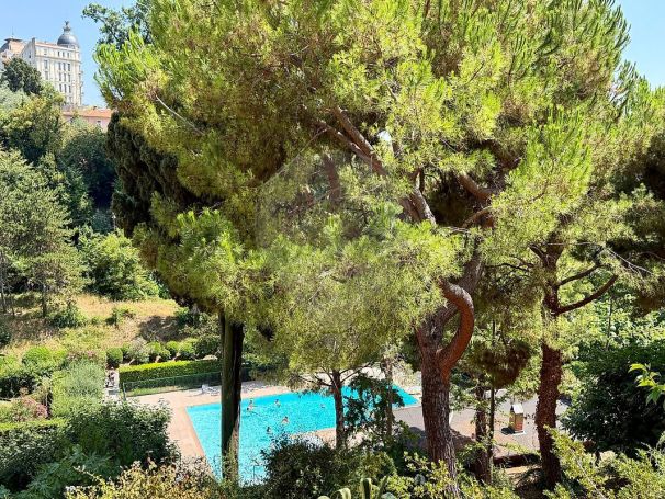 A louer STUDIO  28 M2 TERRASSE BORD DE MER NICE