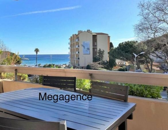 A louer APPARTEMENT T3 55 M2 TERRASSE BORD DE MER LE LAVANDOU