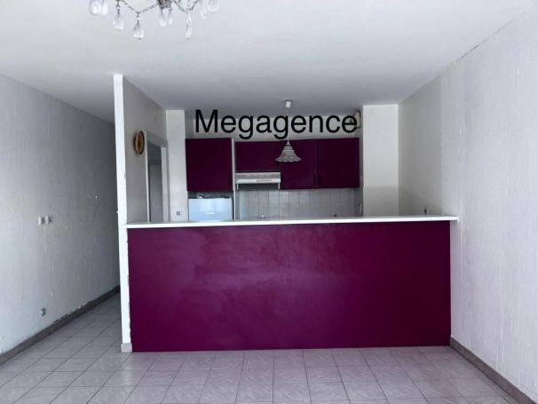 A louer APPARTEMENT T3 55 M2 TERRASSE BORD DE MER LE LAVANDOU