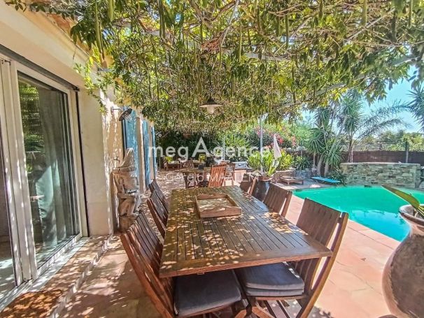 A louer MAISON  7 PIECES 170 M2 BORD DE MER GRIMAUD