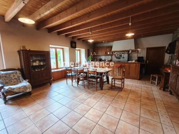 A louer LONGèRE  8 PIECES 161 M2  SOUDAN