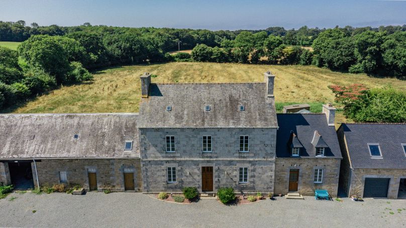 A vendre propriete de caractere 9 pieces 184 m&sup2; PRAT