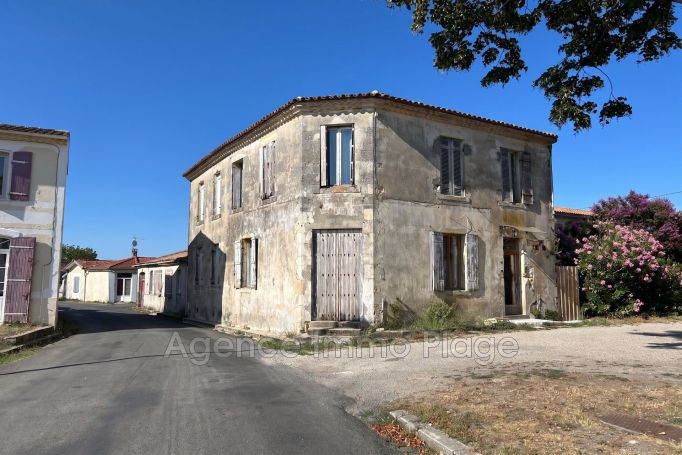 A vendre MAISON  9 PIECES 230 M2  GAILLAN EN MEDOC Centre-ville