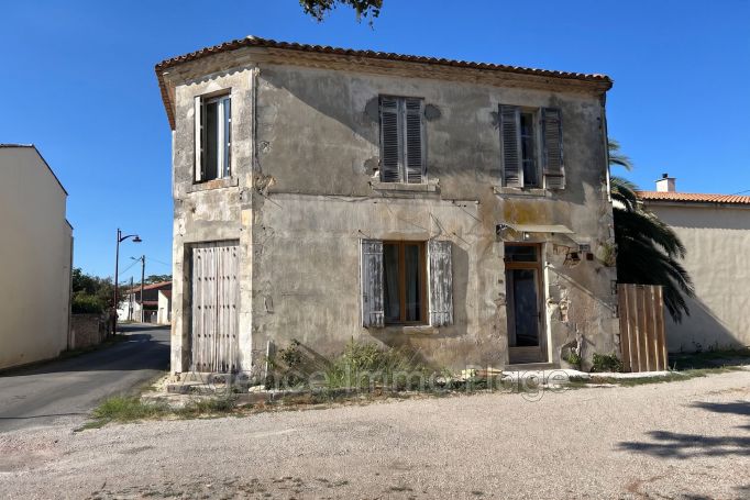 A vendre MAISON  9 PIECES 230 M2  GAILLAN EN MEDOC Centre-ville