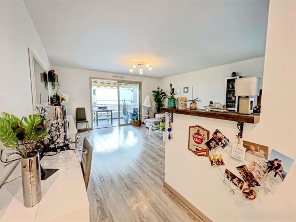A louer APPARTEMENT DE PRESTIGE T3 71 M2 TERRASSE VUE MER CAGNES SUR MER