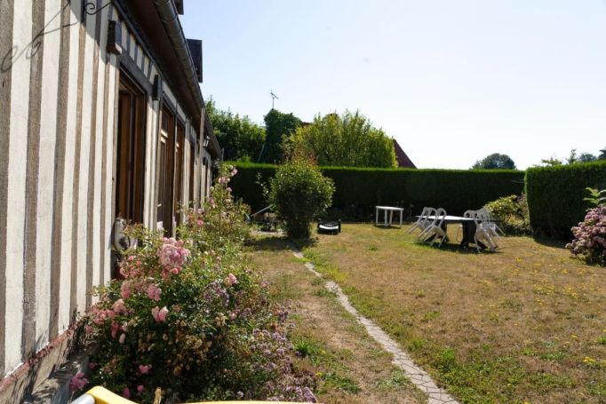 A vendre LONGèRE  6 PIECES 108 M2 BORD DE MER LUNERAY