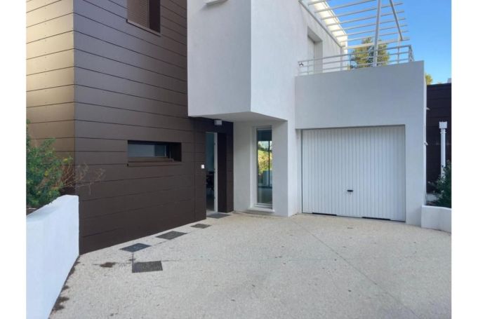 A louer MAISON 4 PIECES 92 M2 BORD DE MER LA SEYNE SUR MER