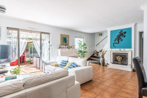 A louer MAISON  6 PIECES 125 M2 BORD DE MER HYERES