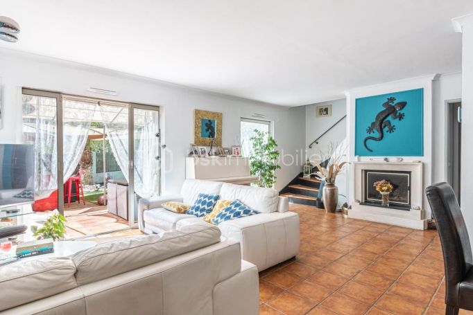 A louer MAISON  6 PIECES 125 M2 BORD DE MER HYERES