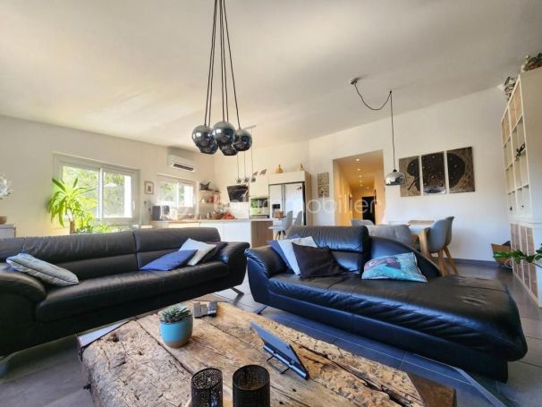 A louer APPARTEMENT T4 121 M2  LEZIGNAN LA CEBE