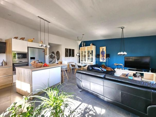 A louer APPARTEMENT T4 121 M2  LEZIGNAN LA CEBE