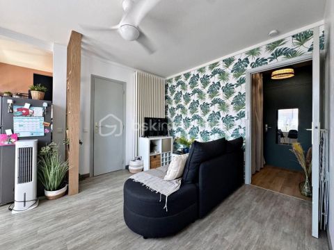 A louer STUDIO 27 M2 BORD DE MER HYERES