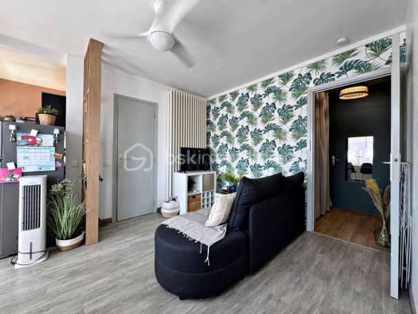A louer STUDIO  27 M2 BORD DE MER HYERES