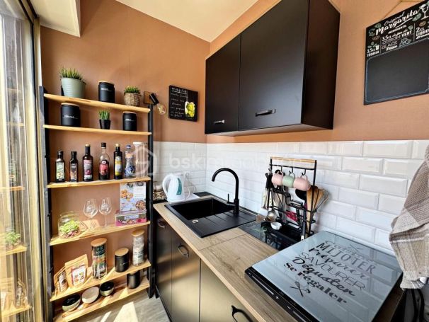 A louer STUDIO  27 M2 BORD DE MER HYERES