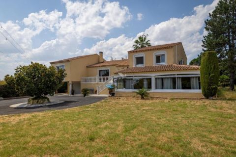 A louer MAISON  8 PIECES 237 M2  SERVIAN