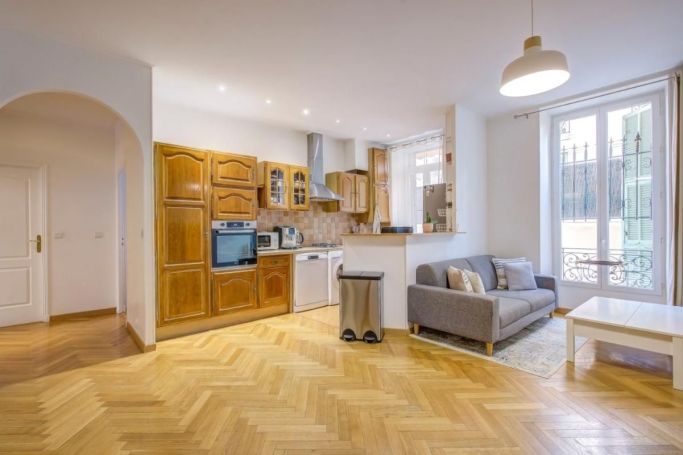 A louer APPARTEMENT T4 73 M2 TERRASSE BORD DE MER NICE