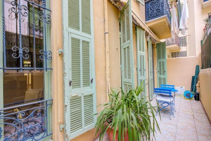 A louer APPARTEMENT T4 73 M2 TERRASSE BORD DE MER NICE