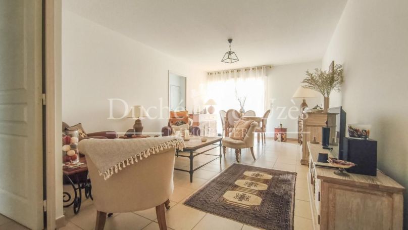 A louer APPARTEMENT T3 67 M2 TERRASSE UZES