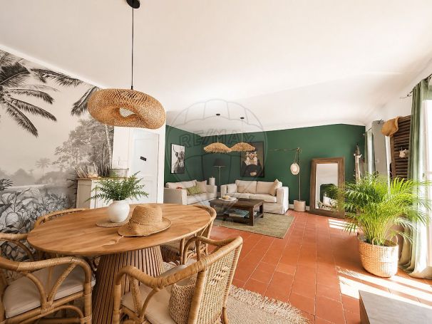 A louer APPARTEMENT T3 81 M2  NIMES