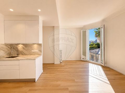 A louer APPARTEMENT NEUF T3 63 M2 BORD DE MER NICE
