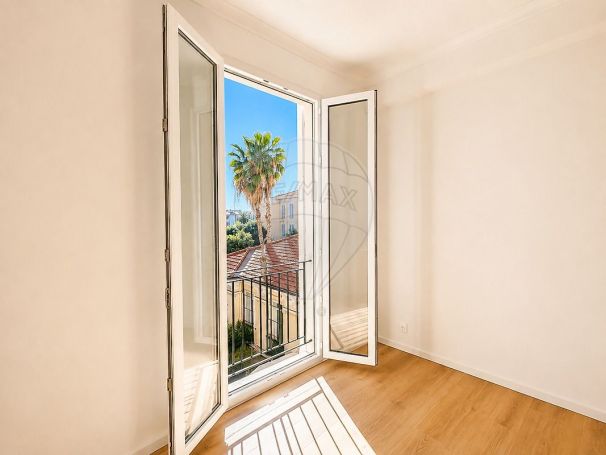 A louer APPARTEMENT NEUF T3 63 M2 BORD DE MER NICE