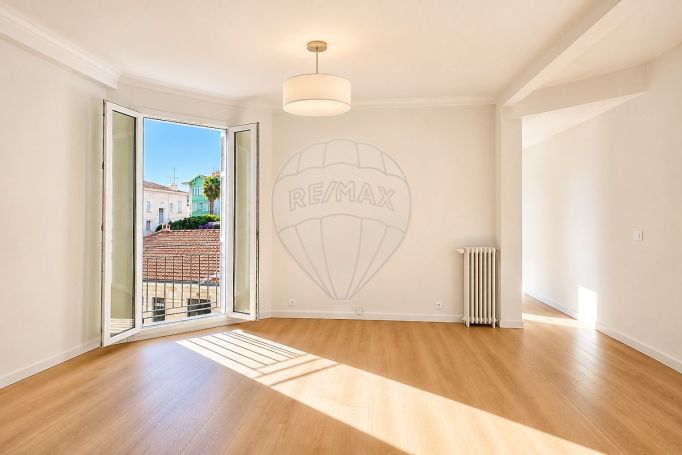 A louer APPARTEMENT NEUF T3 63 M2 BORD DE MER NICE