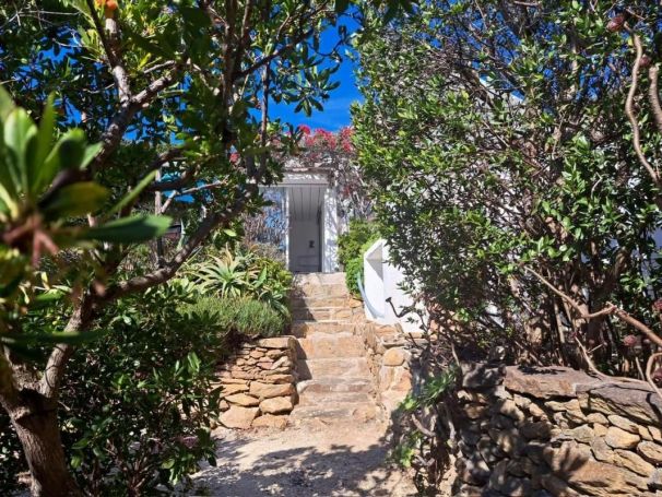 A louer MAISON  4 PIECES 85 M2  ILE DU LEVANT
