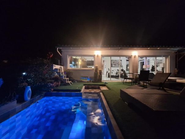 A louer MAISON  4 PIECES 85 M2  ILE DU LEVANT