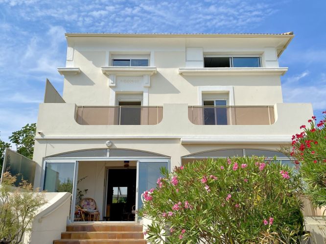 MAISON  7 PIECES 189 M2 PIEDS DANS L'EAU SAINT GILLES CROIX DE VIE
