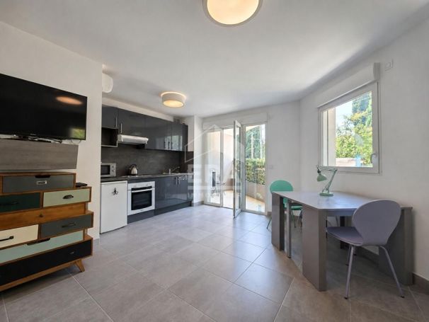 A louer APPARTEMENT T2 47 M2 TERRASSE BORD DE MER LA COLLE SUR LOUP