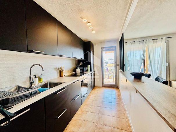 A louer APPARTEMENT T3 65 M2 TERRASSE BORD DE MER CAGNES SUR MER