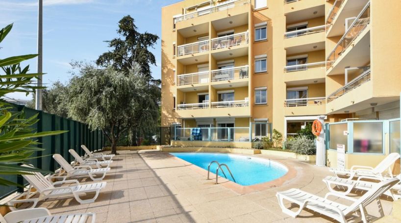 A louer APPARTEMENT T2 34 M2 BORD DE MER ANTIBES