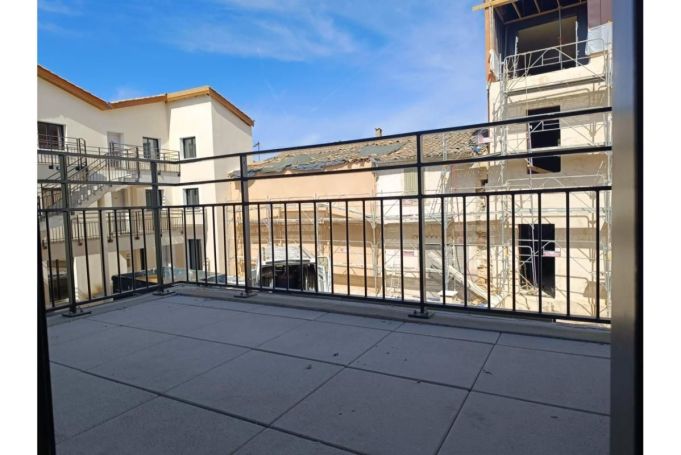 A louer APPARTEMENT NEUF T3 62 M2 TERRASSE BORD DE MER MAUGUIO