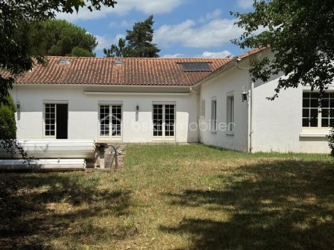 A louer MAISON DE MAîTRE SAINT SEURIN SUR L ISLE