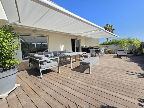A louer APPARTEMENT DE PRESTIGE T3 89 M2 TERRASSE PIEDS DANS L'EAU CARRY LE ROUET