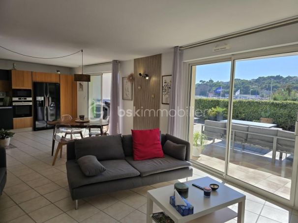 A louer APPARTEMENT DE PRESTIGE T3 89 M2 TERRASSE PIEDS DANS L'EAU CARRY LE ROUET