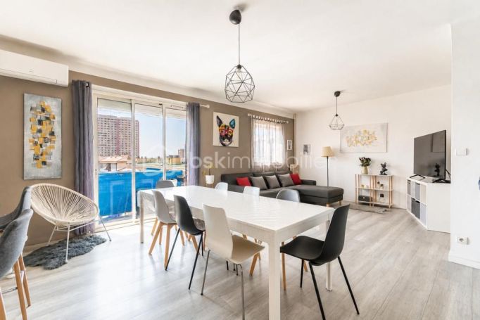 A louer APPARTEMENT T4 84 M2 BORD DE MER TOULON