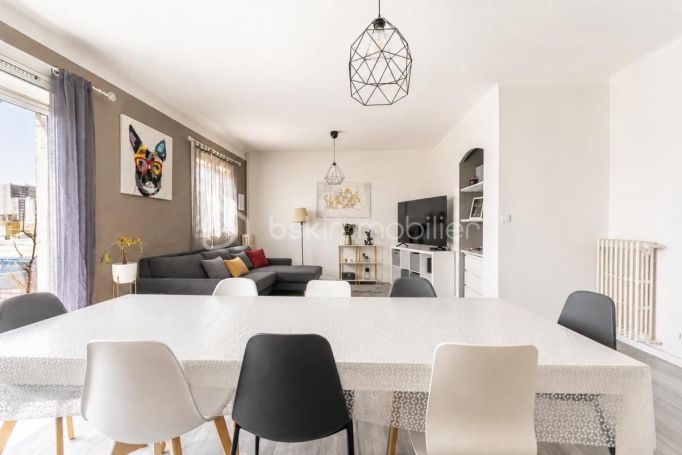 A louer APPARTEMENT T4 84 M2 BORD DE MER TOULON