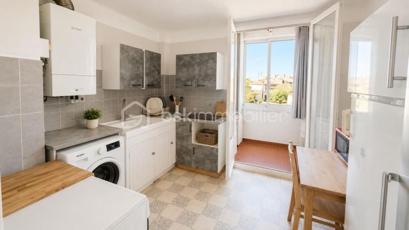 A louer APPARTEMENT T3 60 M2 BORD DE MER LA SEYNE SUR MER