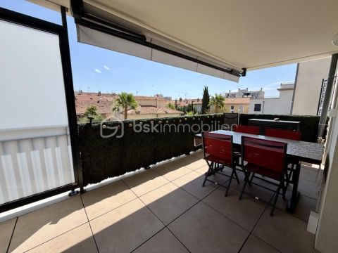 A louer APPARTEMENT T3 64 M2 TERRASSE BORD DE MER HYERES