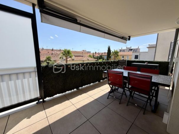 A louer APPARTEMENT T3 64 M2 TERRASSE BORD DE MER HYERES