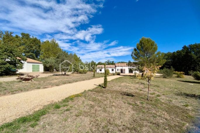 A louer MAISON  6 PIECES 171 M2  REGUSSE