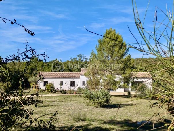 A louer MAISON  6 PIECES 171 M2  REGUSSE